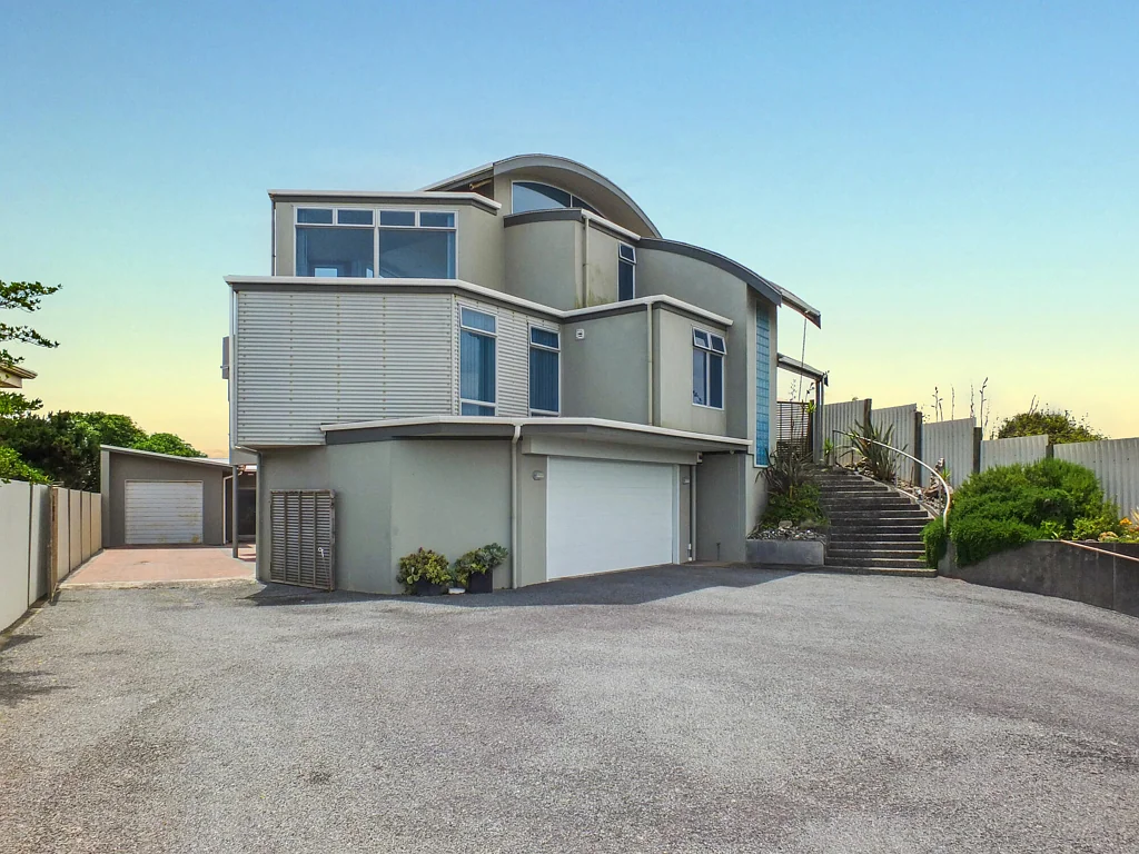 Foxton Beach 3chambre Huge house, huge opportunity