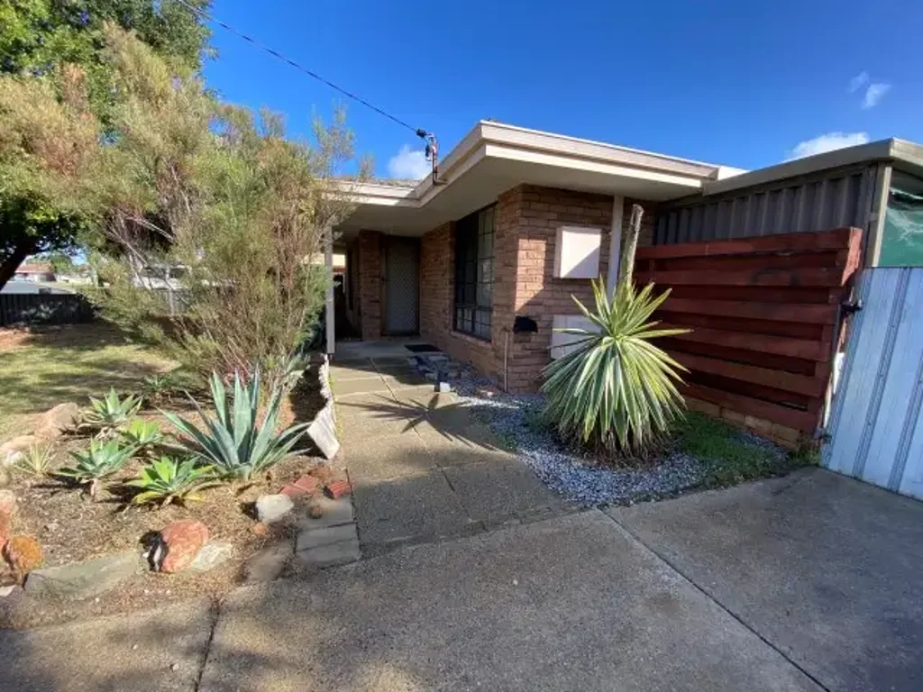 3x1 HOME IN A GOOD LOCATION