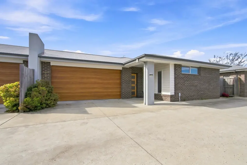 Sale 3房  Well-appointed Townhouse just minutes from the Sale CBD