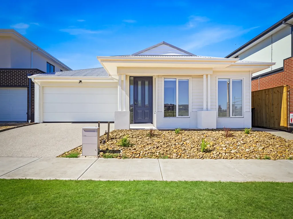 Labas ng Bahay - 14 Lucid Avenue, Werribee, VIC 3030