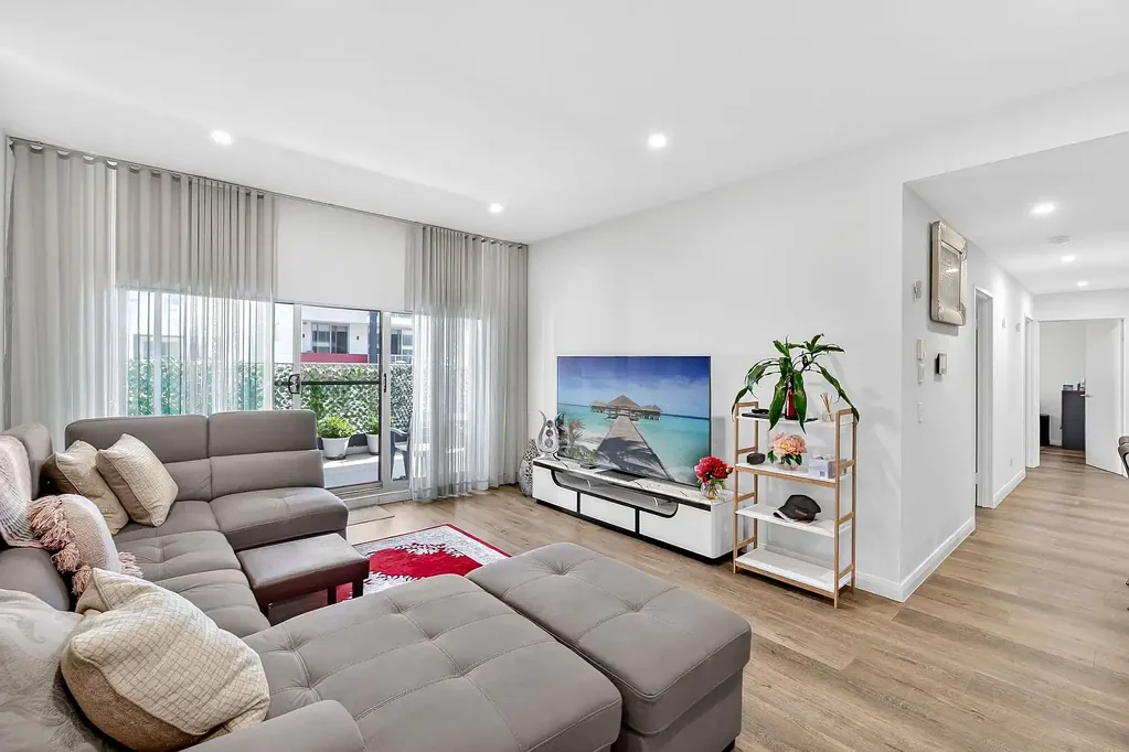 Schofields 3 Slaapkamer North-East Facing Apartment with Full-Width Balcony Access from Living and Bedrooms