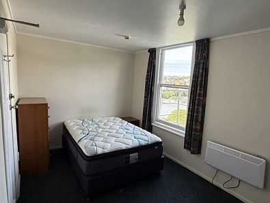 Modern room in a central location - Power and internet inclu