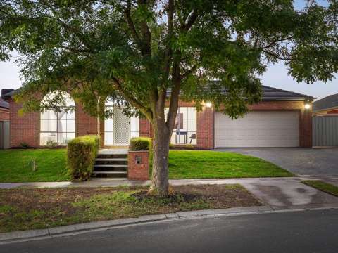 Craigieburn 4 Bedroom The Poolside Family Home You've Been Dreaming Of