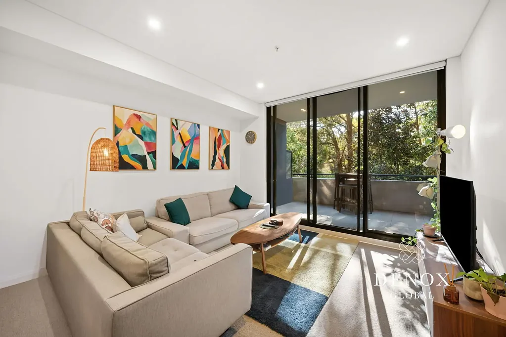 Ryde 2房 东北朝向两卧室公寓，享有绿树林冠景观，位于 Shepherd's Bay 优越地段！ North East Facing Two Bedroom With Leafy Treetop Outlook In Prime Shepherd's Bay Locale!