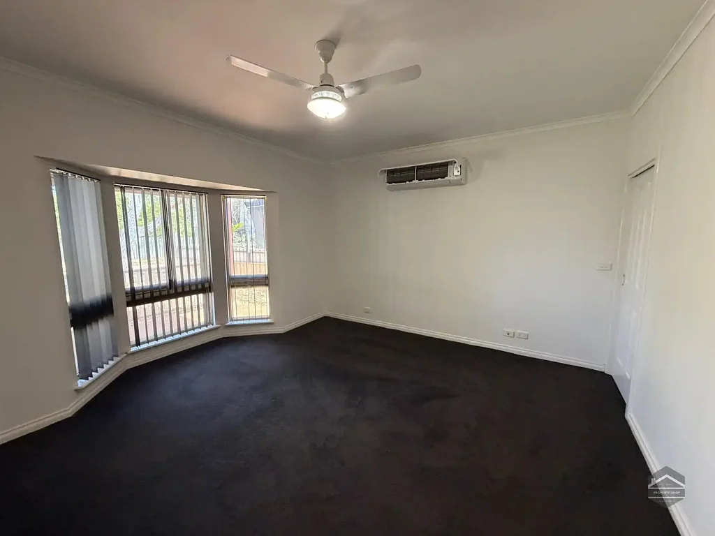 4x2 Family Home, With A Pool!