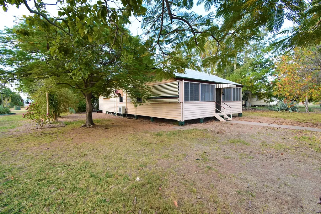 Barcaldine 3房  Double Block, Cottage Home + Granny Flat!