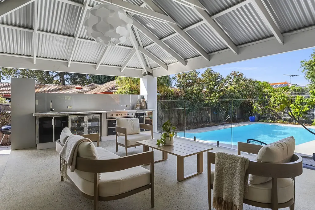 Nedlands 5 Bedroom Five Bedrooms, Five Star Wellness Retreat