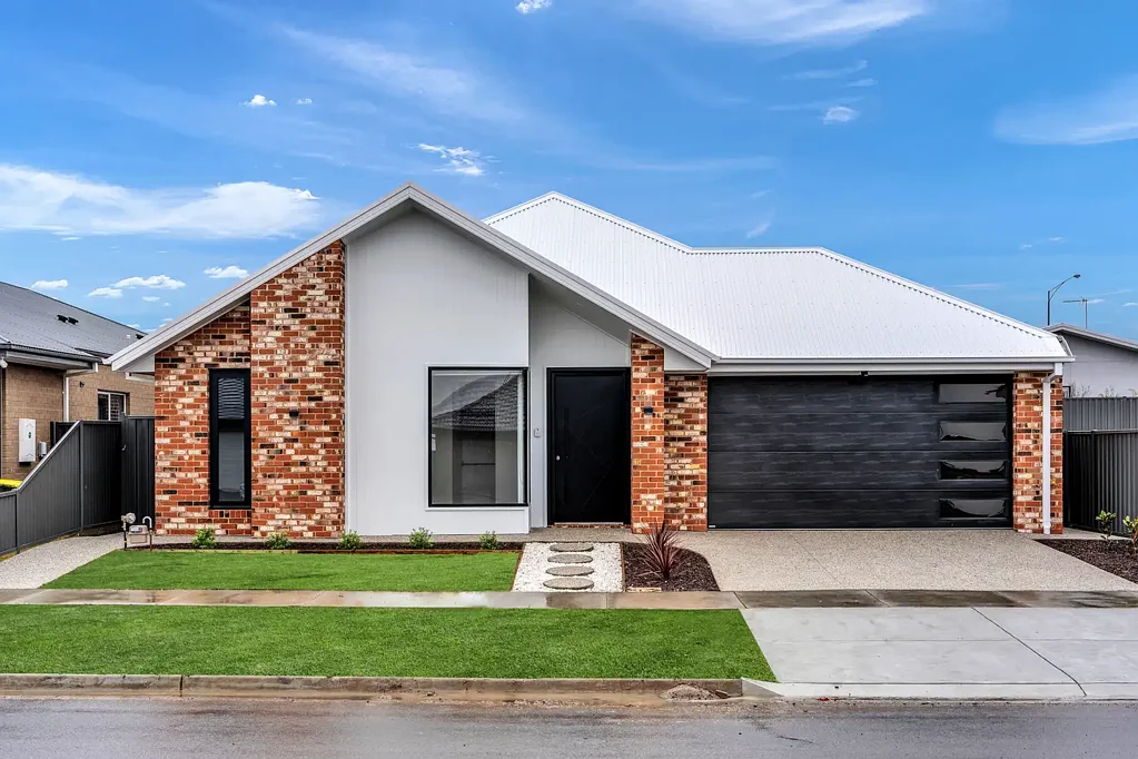 Lucas 4 Slaapkamer Impressive Family Home with High End Finishes