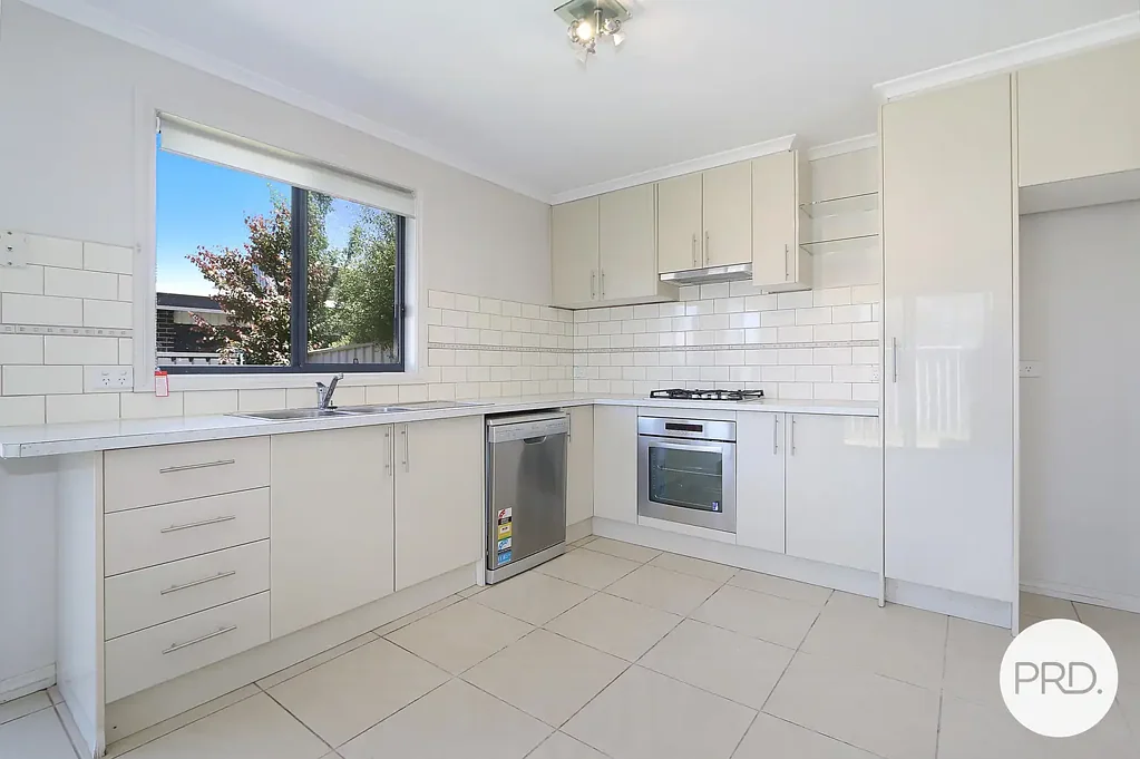 Lavington 2 Bedroom GENEROUS PROPORTIONS, CONVENIENT LOCATION