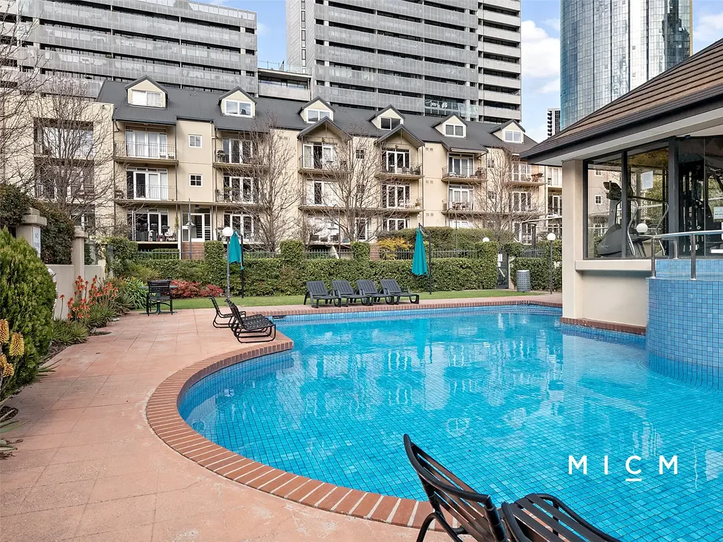 The Sutherland: Luxurious Two Bedroom Apartment in The Heart of Southbank!