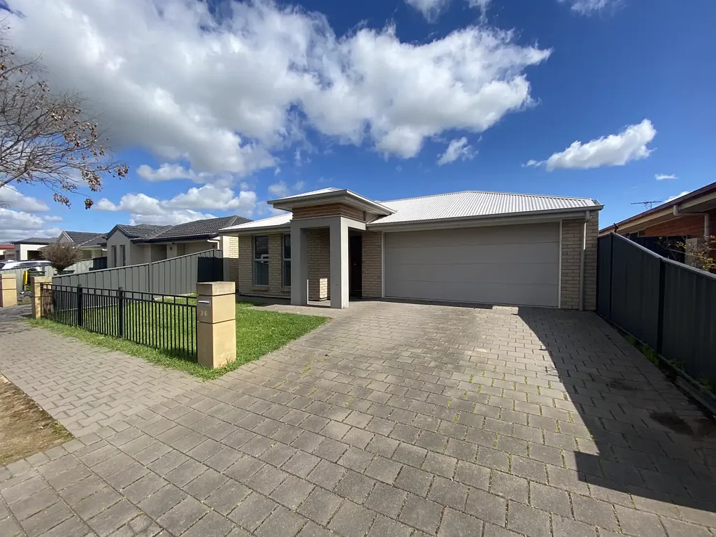 Beautiful 3 Bedroom / 2 Living Home