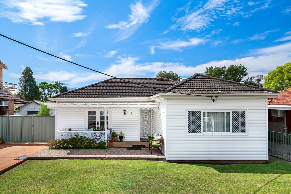 4 Alexander Crescent, Macquarie Fields, NSW 2564