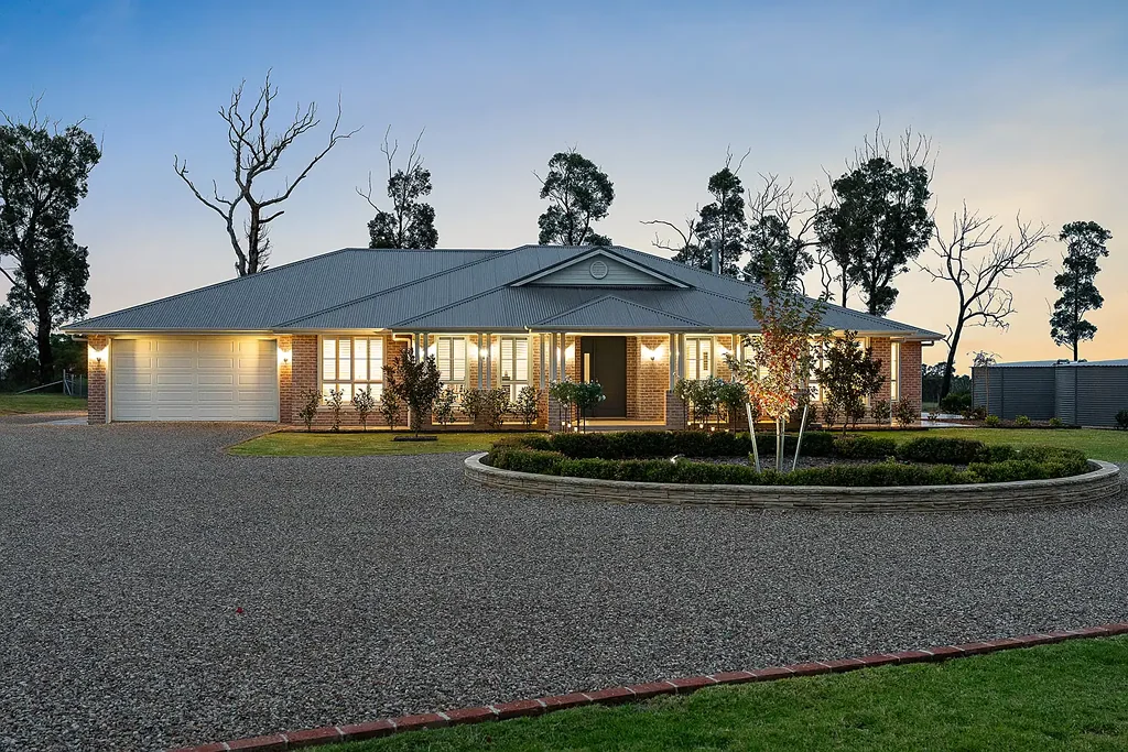 Balmoral Village 5房  Modern family living and relaxed country charm!