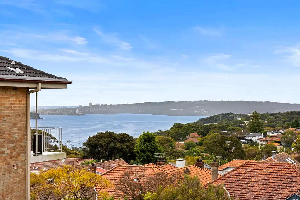 Mosman 3 Bedroom Elevated apartment in boutique block, walk to village and Balmoral