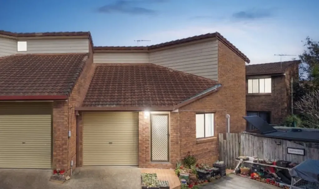 Springwood 2ਬੈੱਡਰੂਮ Bright, Move-In Ready Townhouse in the Heart of Springwood