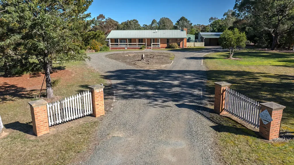 Longford 3 Bedroom Spacious Family Home on 2.5 plus Acres with Extensive Shedding
