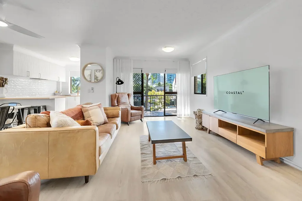 Broadbeach 2Kwarto NORTH FACING, RENOVATED BEACHSIDE APARTMENT