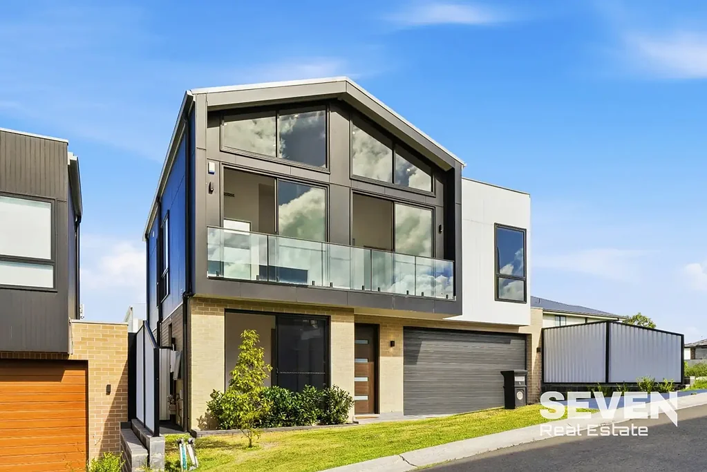 Kellyville 5ห้องนอน Modern Family Living with Space, Light & Contemporary Design