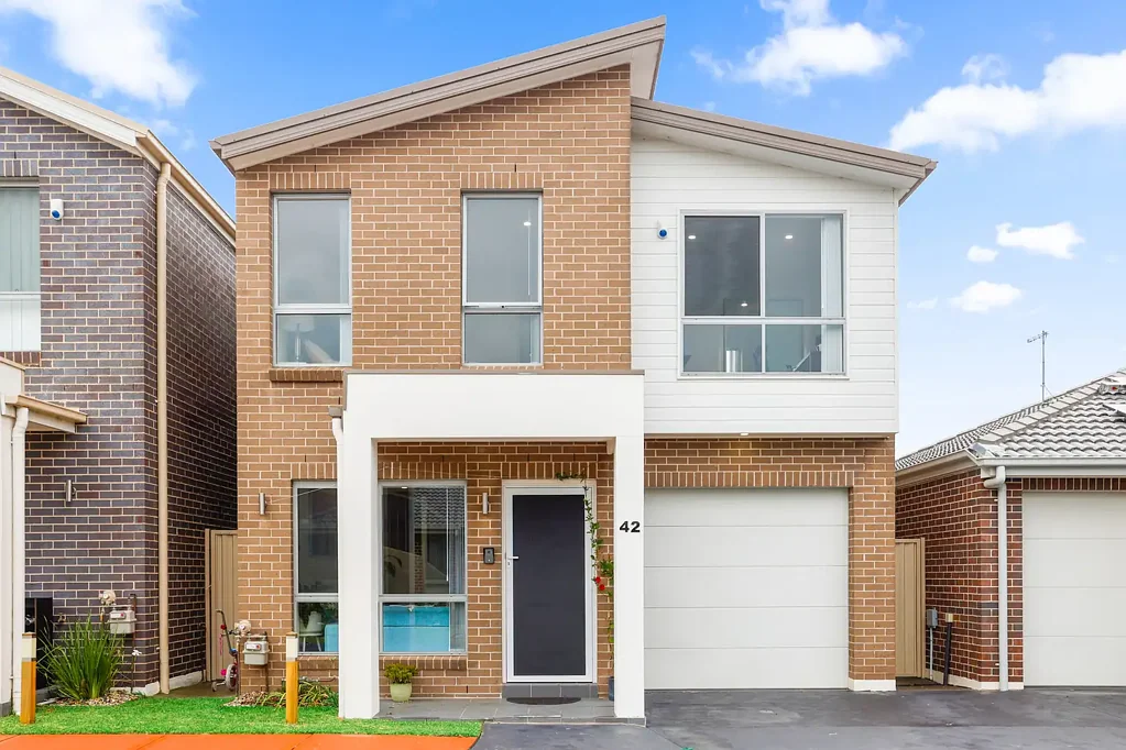 Modern 4 bedroom townhouse!!