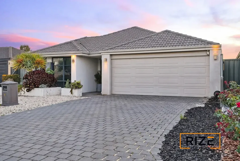 Banksia Grove 3房  Rare 430m2 block close to schools and shops!