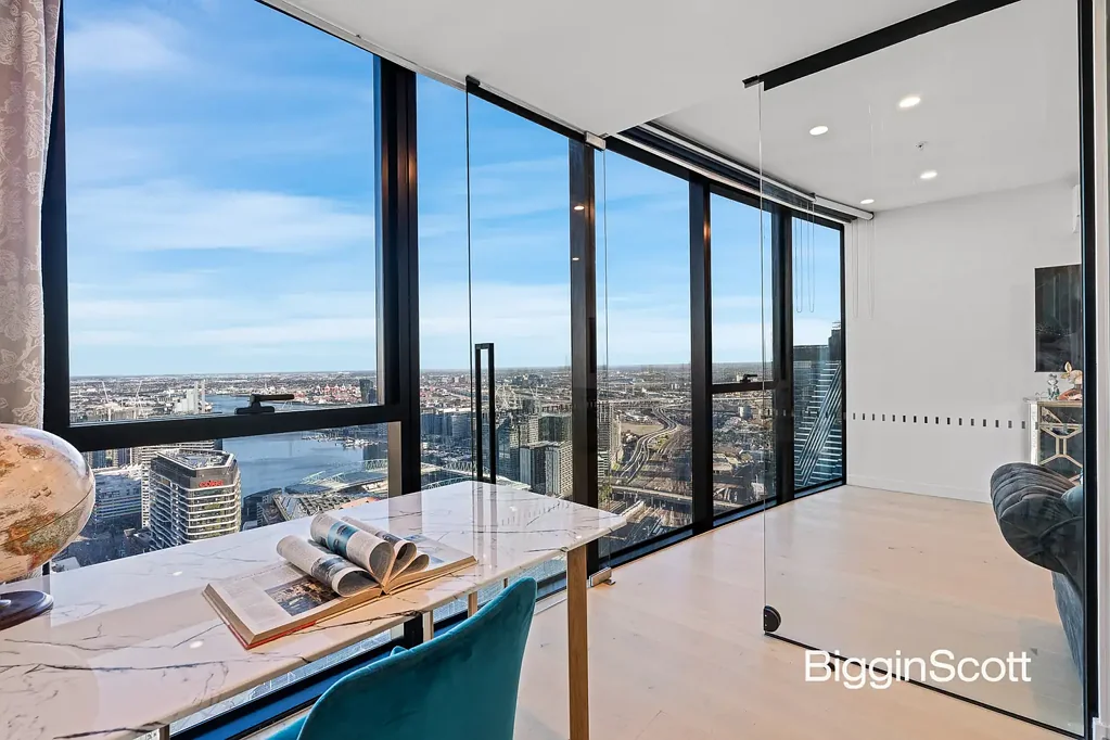 Melbourne 2房 豪华空中府邸，坐拥百万海湾美景！ PREMIUM SKY RESIDENCE WITH MILLION-DOLLAR BAY VIEWS!