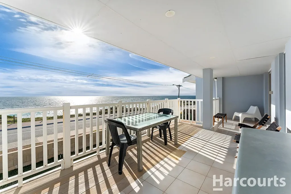 Halls Head 4 Bedroom Outstanding Oceanfront Opportunity