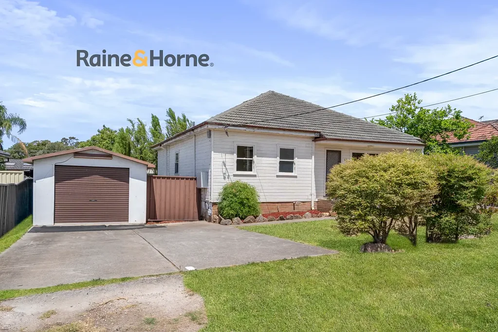 Lurnea 4房 4卧宽敞住宅 627sqm地块 R3分区潜力大 靠近学校交通 娱乐露台空间 4-Bedroom Home | R3 Zoning | Large 627sqm Block (approx.)