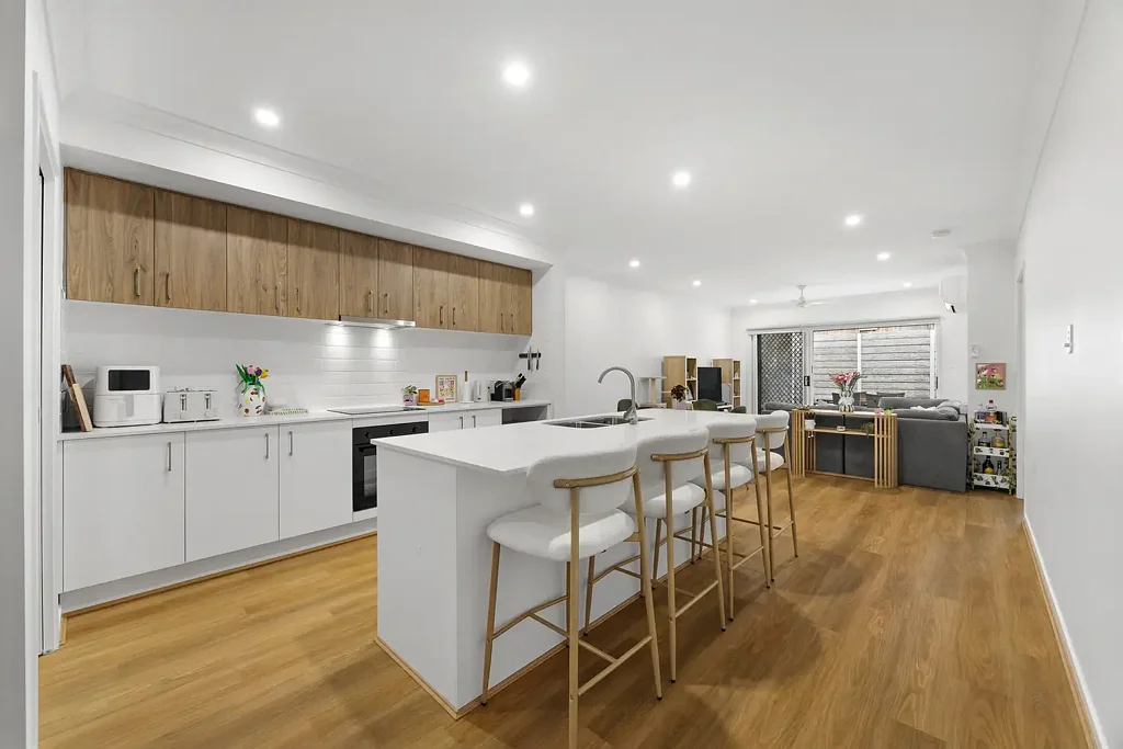 Morayfield 4 Slaapkamer Luxurious, Near New, Stylish Residence!