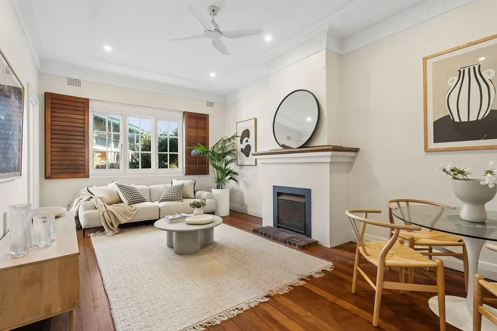 North Bondi 2બેડરૂમ Sun Filled Double Fronted Semi-Style Beach Pad In Prized Pocket