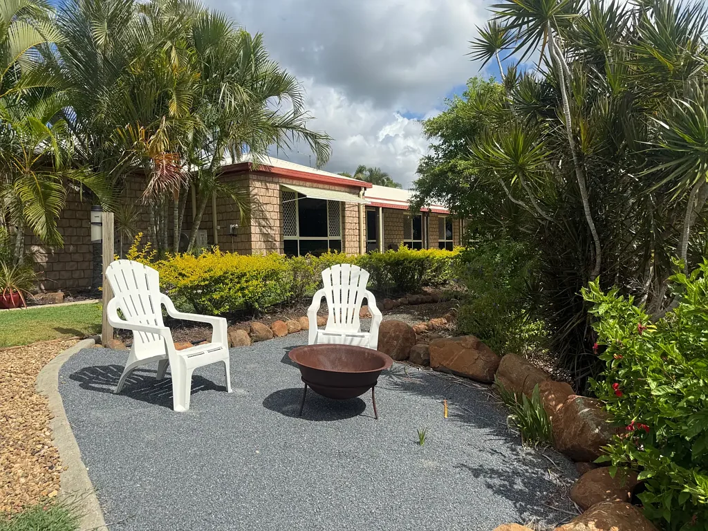 Rockyview 5ਬੈੱਡਰੂਮ Spacious Modern Family Home with Shed & Outdoor Entertaining on 4,000m² in Rockyview