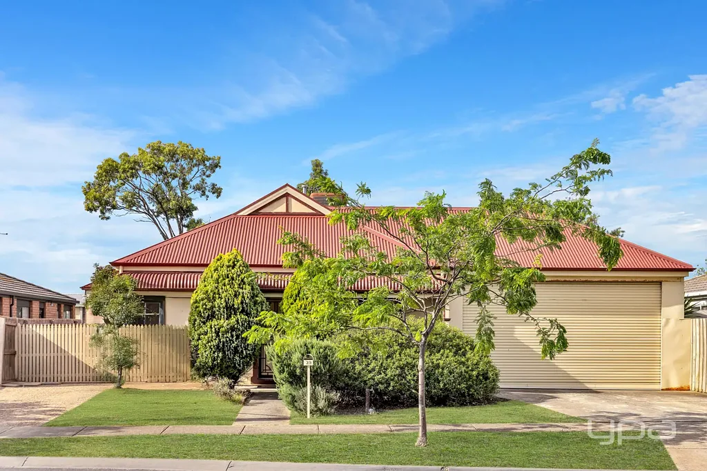 Charming Family Home in Sought-After Boardwalk Estate!!