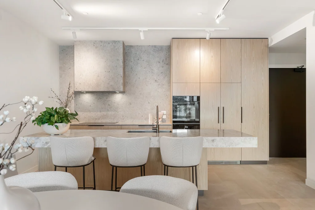 Newmarket 2房  Expansive Living in a Prime Location