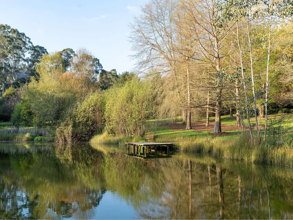 Marysville 4침실 River frontage property with lakeside gardens