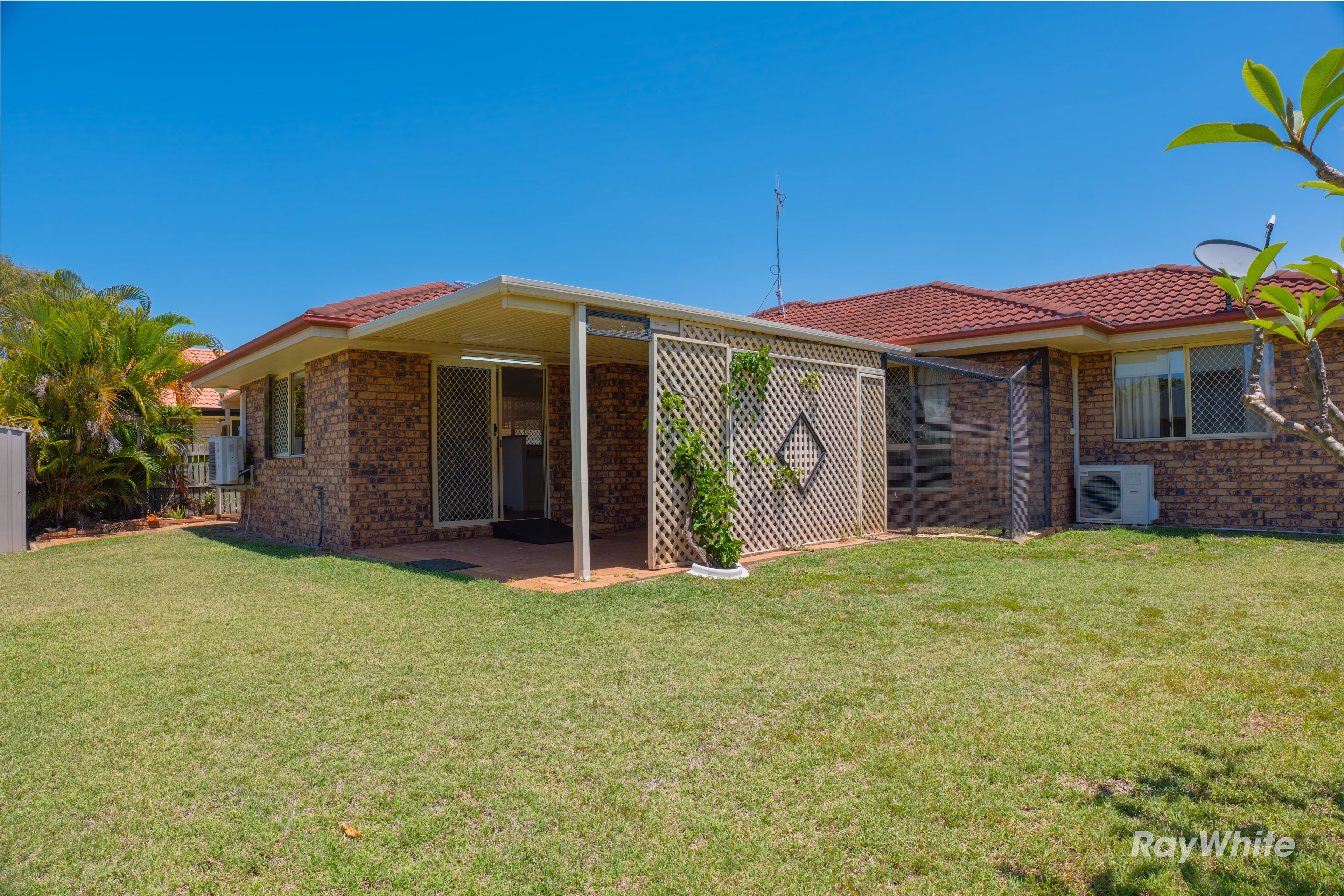 44 DAVIDSON ST, BARGARA QLD 4670, 0 chambres, 0 salles de bain, House