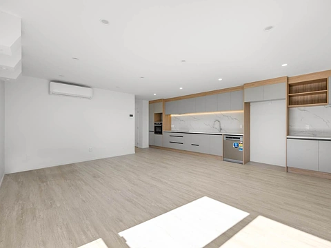 Pukekohe 3房  Rare Find: Extra-Large Living Room in a Compac...