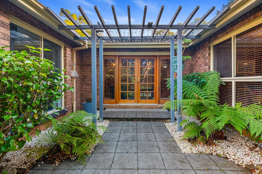 Blaxlands Ridge 4 Bedroom Private Double-Brick Country Retreat with Arena, Studio & Mountain Views