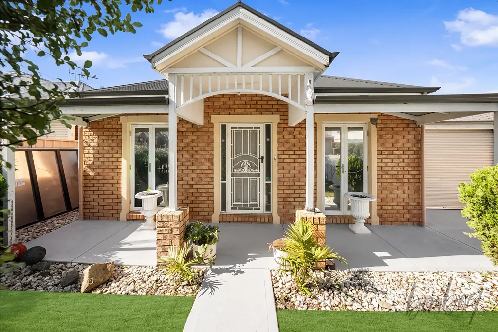 Charming three bedroom home in a sought after Craigieburn location