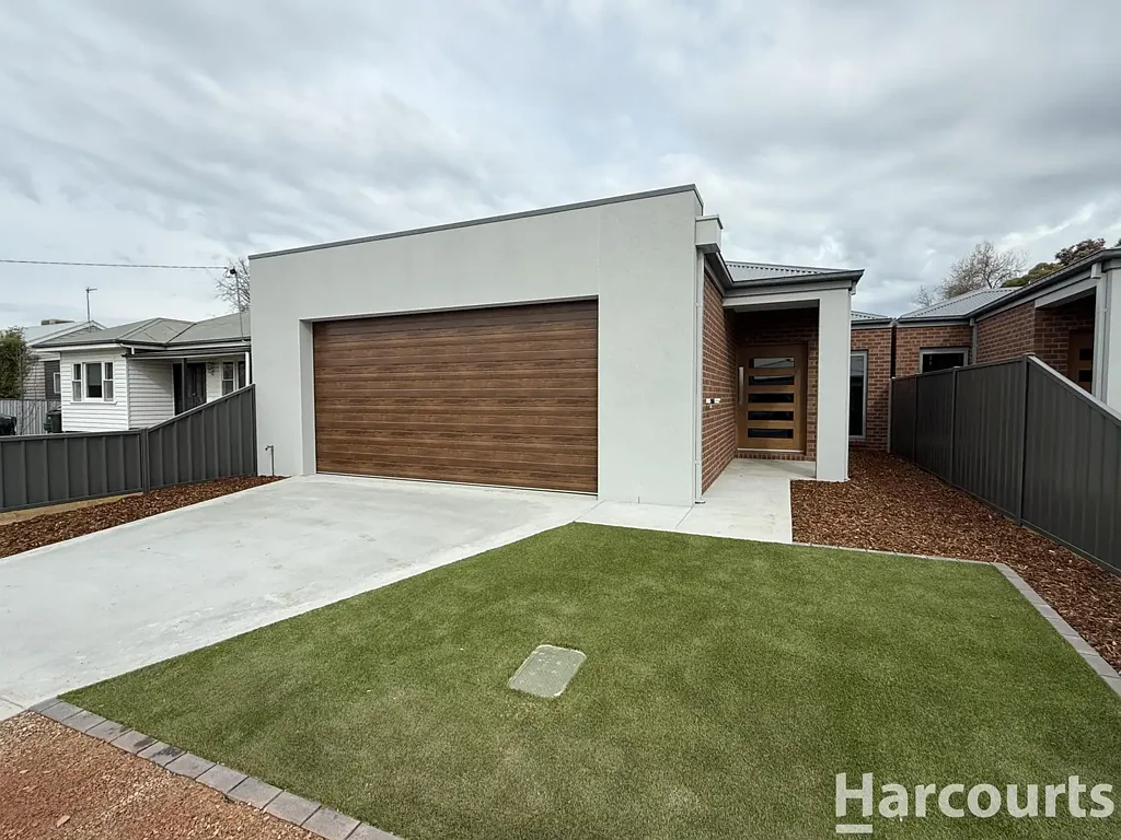 Quality Brick Townhouse In Sunnyside
