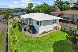 19 Fairclough Road, Beach Haven