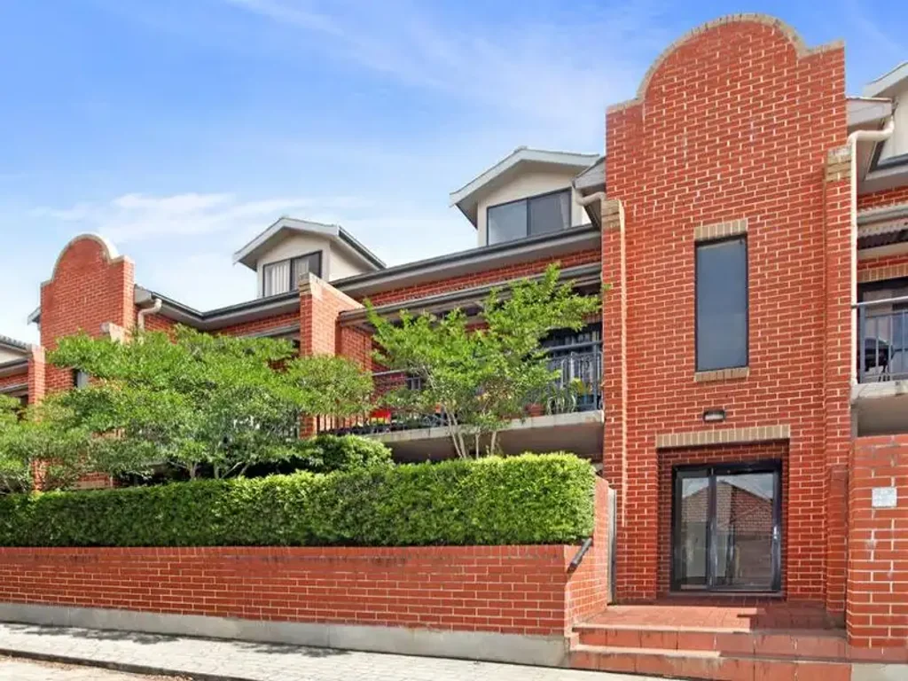 Ground Floor Living - Entry via Lapish Ave
