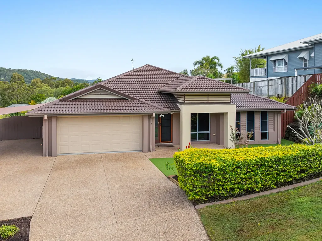 Pacific Pines 4chambre A Standout Home with Space for Every Occasion!