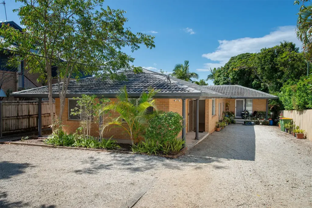FRESHLY UPDATED DUPLEX IN THE HEART OF SOUTHPORT