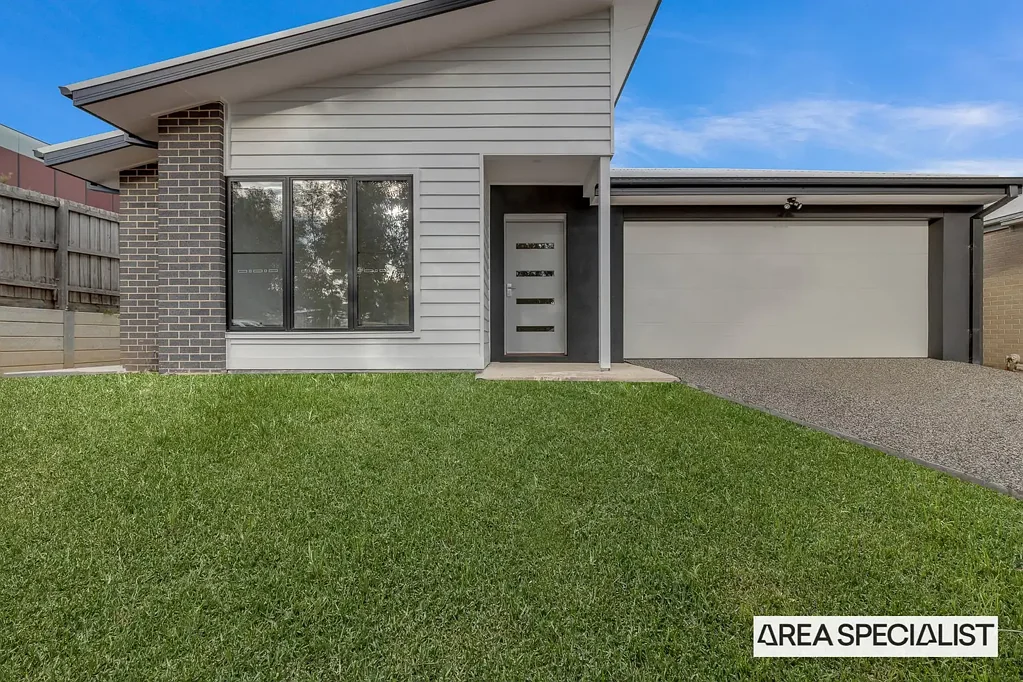 Modern 4BR House with 6.6kW for Lease!!!