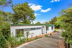 28-30 Kauri Point Road, Laingholm
