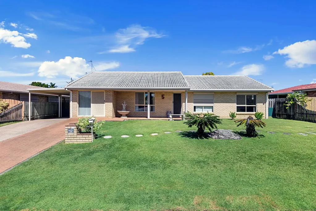 BREAK LEASE - Charming Family Home in Kawungan