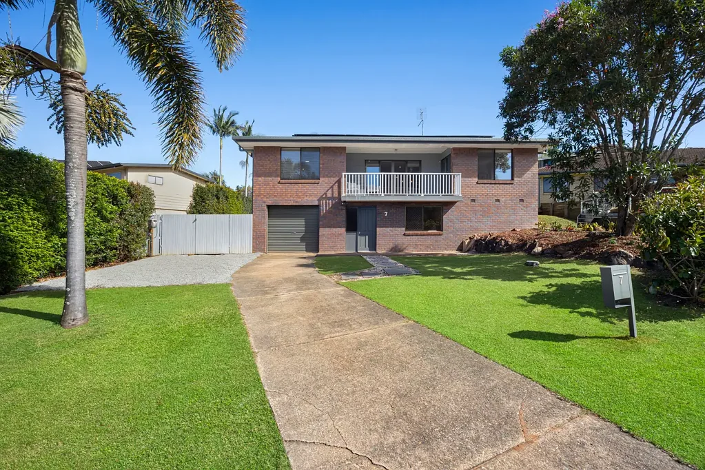 Bli Bli 4Zimmer SPACIOUS FAMILY HOME ON 780M² BLOCK WITH POOL, PATIO, SIDE ACCESS IN A PRIME LOCATION - A MUST SEE!!