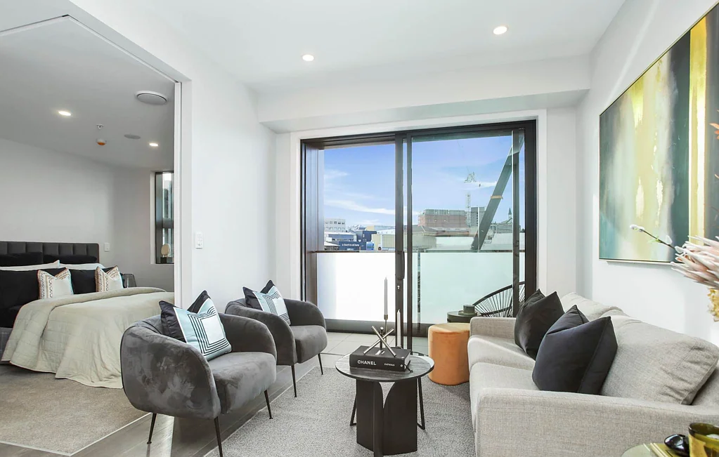 Light and Bright in Mount Eden