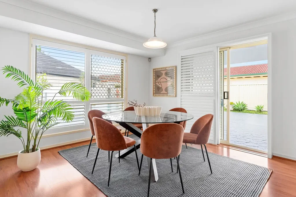 Benowa 5房  Seller Moving Overseas - Must Be Sold!