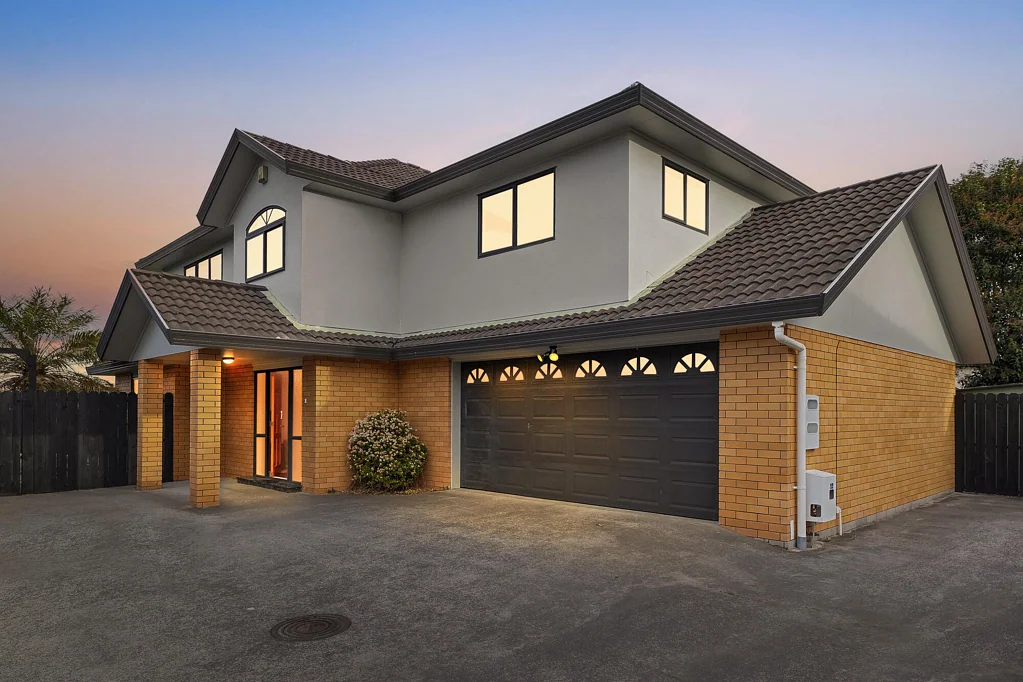 Avondale 5Zimmer OFF TO THE RACES - PARKSIDE FREEHOLD GEM!
