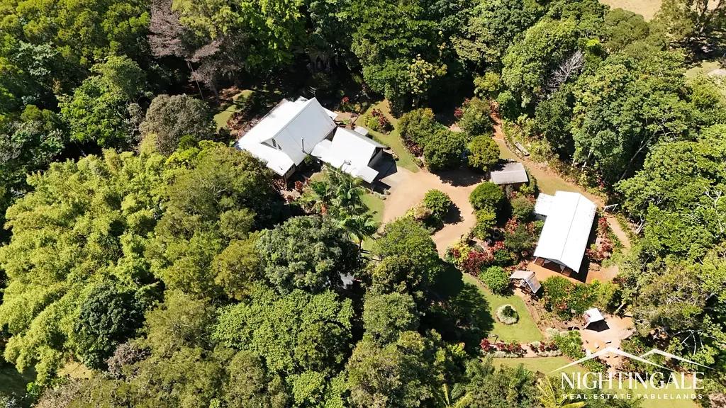 Lake Eacham 4房  Private I Creek I Location